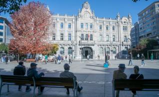 Personas mayores en la Plaza del Ayuntamiento